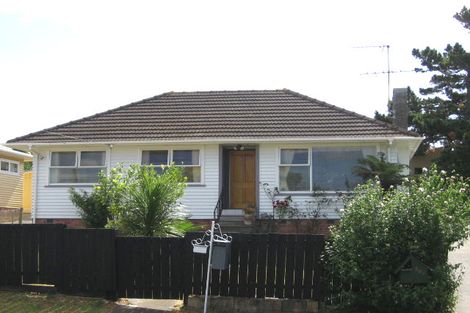 Photo of property in 2/16 Japonica Drive, Beach Haven, Auckland, 0626