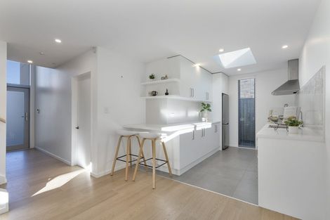 Photo of property in 2/204 Edgeware Road, Edgeware, Christchurch, 8013