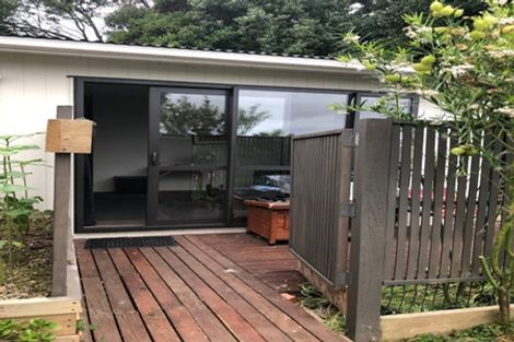 Photo of property in 29 Deverell Place, Northcross, Auckland, 0632