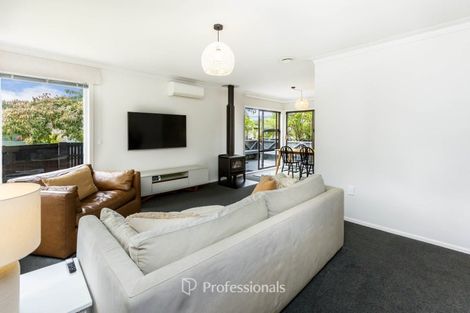 Photo of property in 35 Whirinaki Crescent, Heretaunga, Upper Hutt, 5018