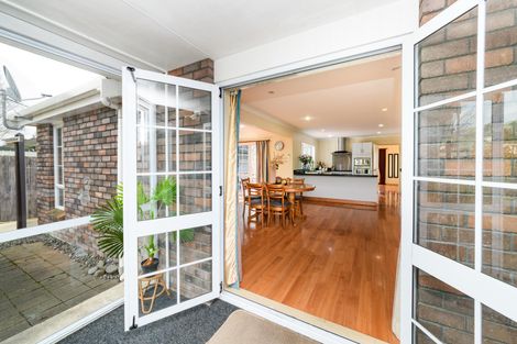 Photo of property in 2 Rosebank Avenue, Kelvin Grove, Palmerston North, 4414