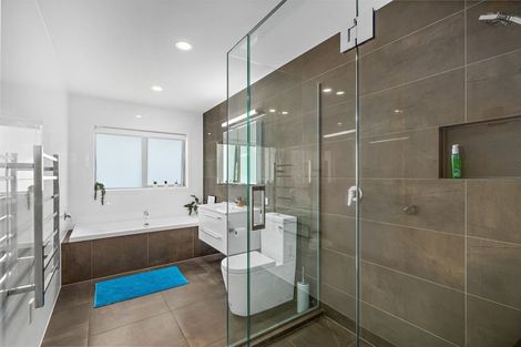 Photo of property in 32 John Downs Drive, Browns Bay, Auckland, 0630