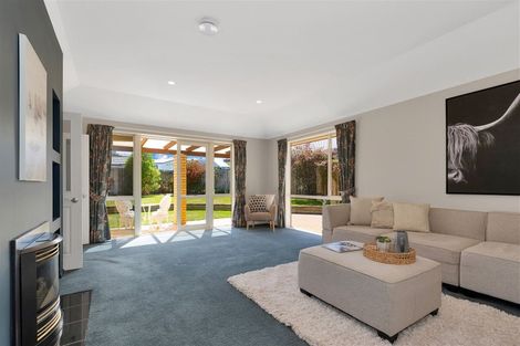 Photo of property in 2 Hillview Place, Amberley, 7410