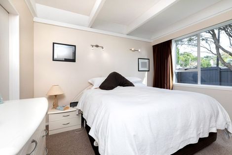 Photo of property in 7 Peace Avenue, Moturoa, New Plymouth, 4310