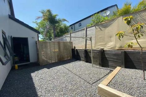 Photo of property in 2/48 Schnapper Rock Road, Schnapper Rock, Auckland, 0632