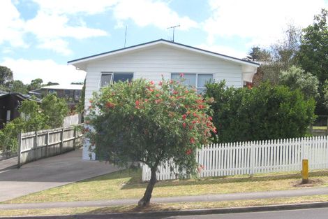 Photo of property in 2/15 Witheford Drive, Bayview, Auckland, 0629