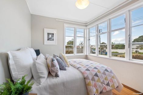 Photo of property in 21 Fairfax Avenue, Northcote, Auckland, 0627