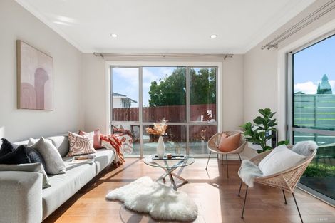 Photo of property in 436 East Coast Road, Windsor Park, Auckland, 0630