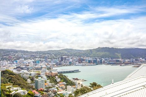 Photo of property in 1b Robieson Lane, Roseneath, Wellington, 6011