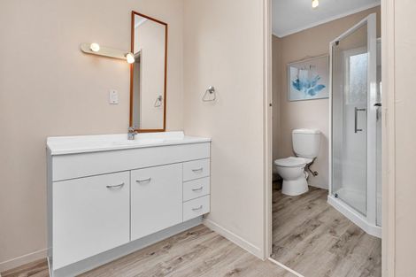 Photo of property in 15 Pyle Road West, One Tree Point, 0118