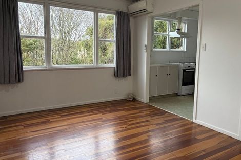 Photo of property in 147 Ruskin Road, Newlands, Wellington, 6037