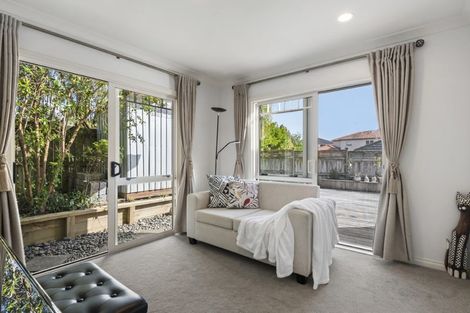 Photo of property in 16 Oakway Drive, Schnapper Rock, Auckland, 0632