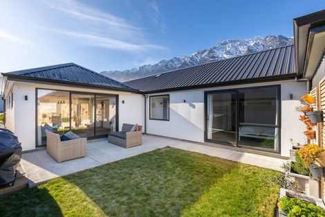 Photo of property in 77 Bannister Street, Jacks Point, Queenstown, 9371