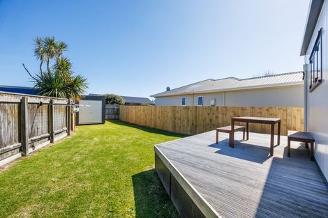Photo of property in 52 Nash Parade, Foxton Beach, Foxton, 4815
