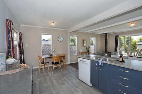 Photo of property in 3 Edward Street, Bulls, 4818