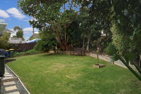 Photo of property in 1 Blenheim Street, Glenfield, Auckland, 0629