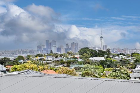 Photo of property in 1/60 Church Street, Northcote Point, Auckland, 0627