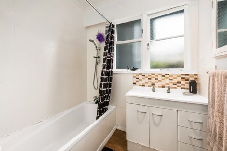 Photo of property in 20 Corlett Street, Utuhina, Rotorua, 3015