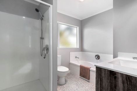 Photo of property in 20a Karamu Street, Te Atatu Peninsula, Auckland, 0610