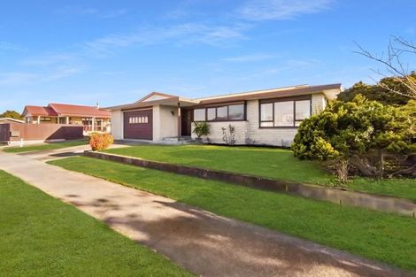 Photo of property in 122 Tait Drive, Greenmeadows, Napier, 4112