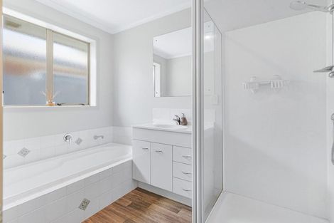 Photo of property in 70 Nielsen Gardens, Rototuna, Hamilton, 3210