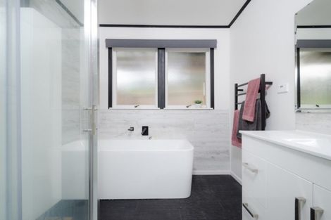 Photo of property in 69 Garfield Road, Helensville, 0800