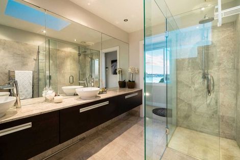 Photo of property in 1/41 Seaview Avenue, Northcote, Auckland, 0627