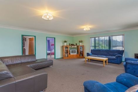 Photo of property in 639 Swanson Road, Swanson, Auckland, 0612
