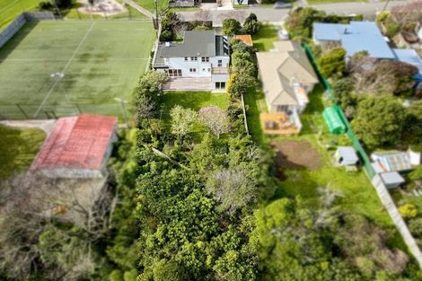 Photo of property in 7 Park Avenue, Tawa, Wellington, 5028