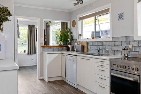 Photo of property in 11 Te Hatepe Avenue, Taupo, 3330