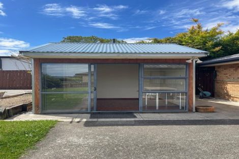 Photo of property in 1 Summerland Drive, Henderson, Auckland, 0612