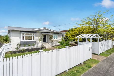 Photo of property in 13 Aramoana Avenue, Devonport, Auckland, 0624