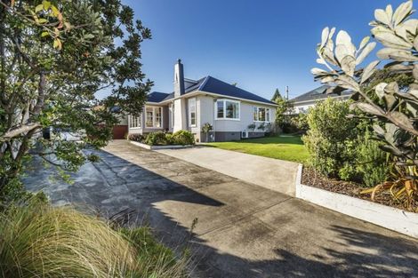 Photo of property in 8a Bay Drive, Titahi Bay, Porirua, 5022