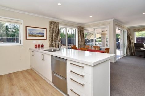 Photo of property in 15a Canberra Place, Redwood, Christchurch, 8051