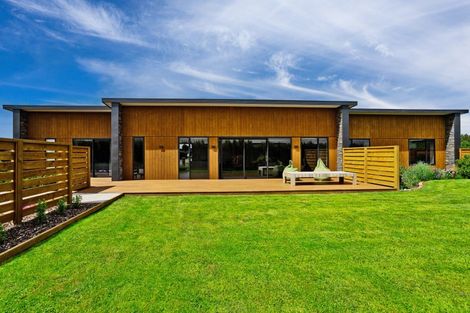 Photo of property in 22 Glenda Place, Seaward Bush, Invercargill, 9812