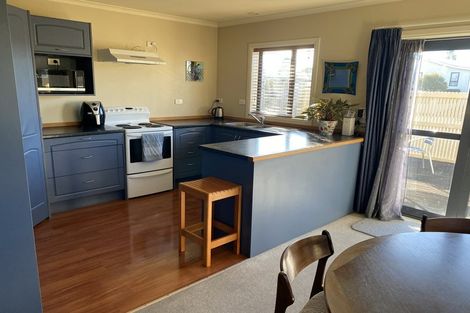 Photo of property in 2 Garrison Street, Carterton, 5713