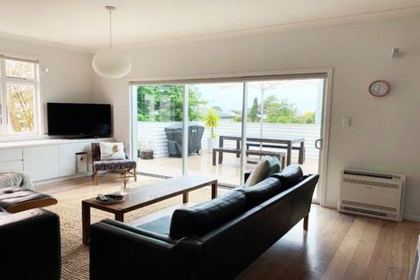 Photo of property in 17 Morley Street, New Plymouth, 4310