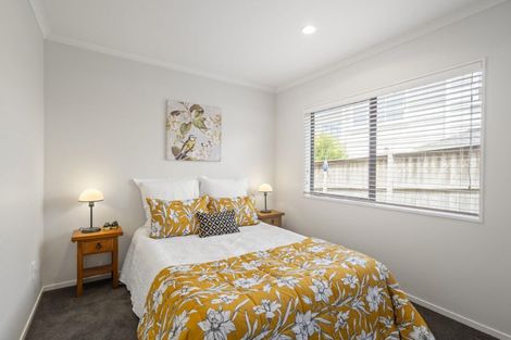 Photo of property in 2/23 Kiteroa Terrace, Rothesay Bay, Auckland, 0630