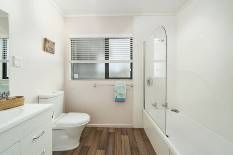 Photo of property in 14 Frances Street, Waikanae Beach, Waikanae, 5036