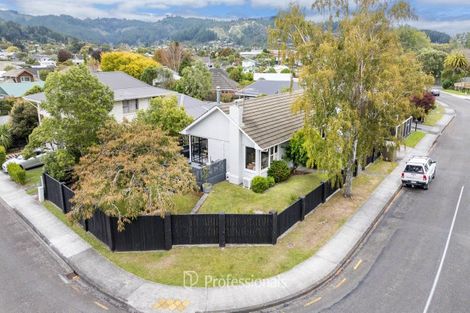 Photo of property in 35 Whirinaki Crescent, Heretaunga, Upper Hutt, 5018