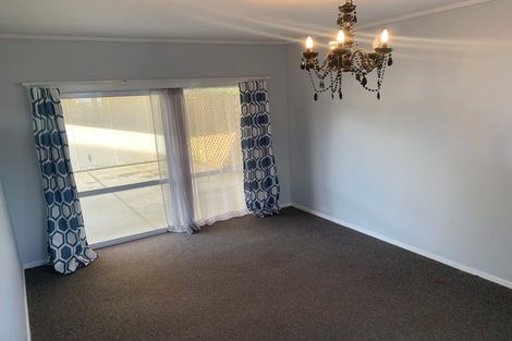 Photo of property in 4 Mirrabooka Avenue, Botany Downs, Auckland, 2010