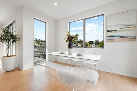 Photo of property in 144a Oaktree Avenue, Browns Bay, Auckland, 0630