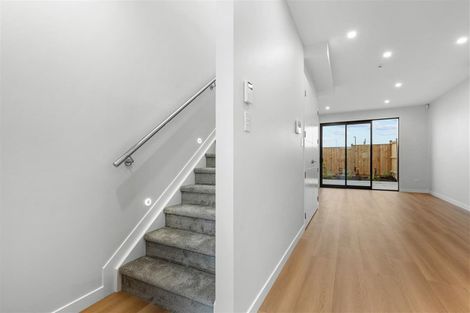 Photo of property in 25 Kuaha Road, Massey, Auckland, 0614