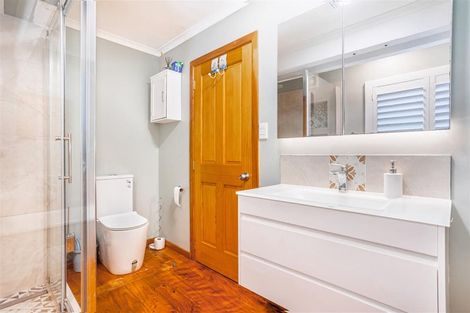 Photo of property in 28 Stillwater Crescent, Stillwater, Silverdale, 0993