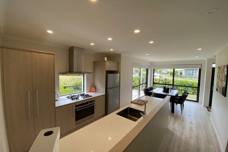 Photo of property in 16 Matairangi Avenue, Totara Heights, Auckland, 2105