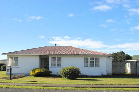 Photo of property in 6 Lake Street, Takapau, 4203