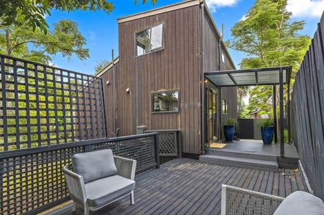 Photo of property in 1/663a Beach Road, Rothesay Bay, Auckland, 0630