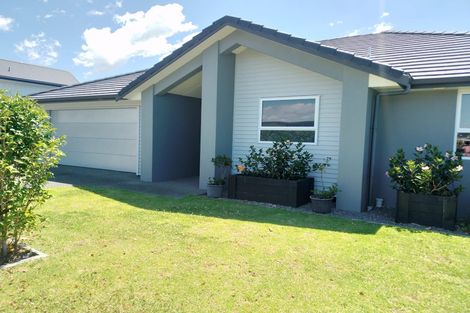 Photo of property in 21 Makura Drive, Papamoa Beach, Papamoa, 3118