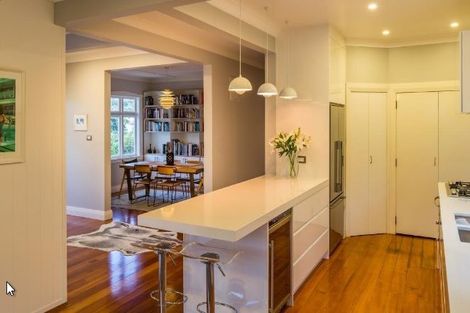 Photo of property in 102 The Parade, Island Bay, Wellington, 6023