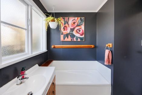 Photo of property in 40 Sutherland Crescent, Westbrook, Palmerston North, 4412